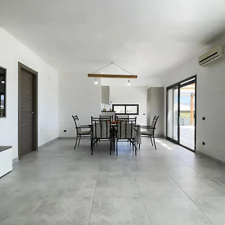 Ilizia - And Sea Αγκριτζέντο